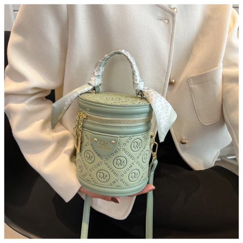 Women's Autumn 2024 New Trendy Fashion Niche Water Bucket Bag with High-Grade Texture, Versatile Crossbody Bag