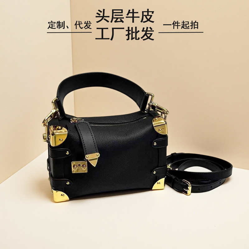 New model of genuine leather women's bag similar to that worn by Gu Ailing, made of top-layer cowhide, soft box-shaped bag, fashionable, light luxury, vintage, hand-carried underarm bag