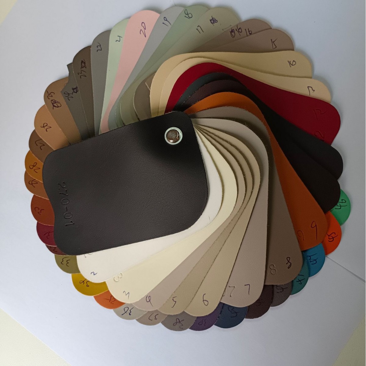 Fábrica al por mayor Eames reclinable Eames solo sofá luz lujo de alta gama simple ocio silla almuerzo descanso reclinable