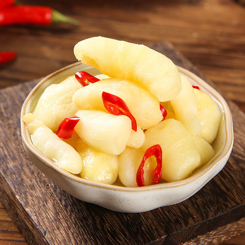 Sweet and sour young ginger sprouts, fresh chili peppers, sweet and sour, perfect for rice, pickled salted ginger slices, marinated pickles, commercial catering use