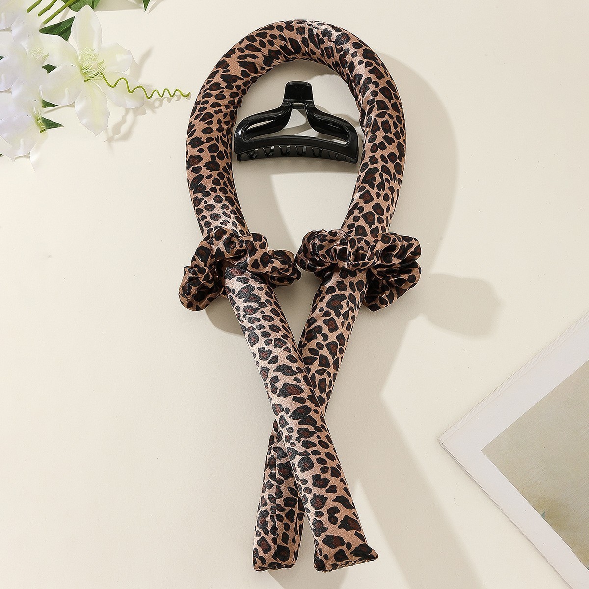 4 piezas de rizadores negros con estampado de leopardo (bolsa OPP)