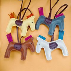 新しい綿入りポニーレザーペンダントタッセルペンダントPUレザーストラップ馬かわいいファッションバッグアクセサリーペンダント