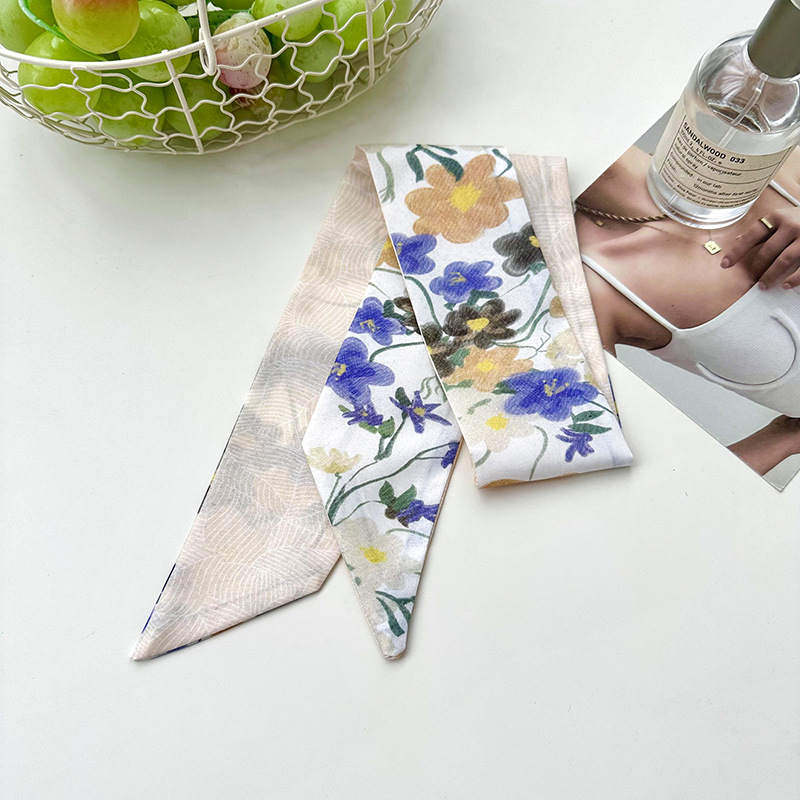 Flores amarillas y azules naranjas