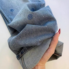 アメリカのレトロな青い刺繍のダイヤモンドのバラのジーパン2025の新型の高腰の重工業の水洗いはやせているストレートのズボンを現します。