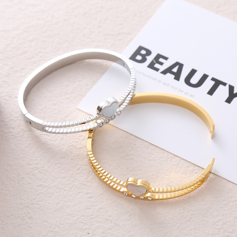 Heart Shape Pattern Women'S Gender Casual Simple Style Heart Shape Stainless Steel Plating Inlay Rhinestones Shell Bangle