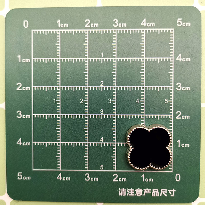 Temperamento de moda blanco y negro pequeño viento fragante cuatro hojas accesorios de plástico corazón de melocotón DIY pinzas de cabello material de ropa de correa