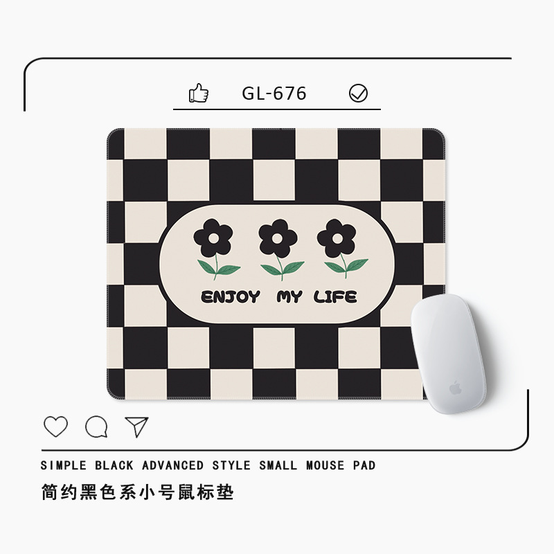 8119세 개의 작은 검은 꽃