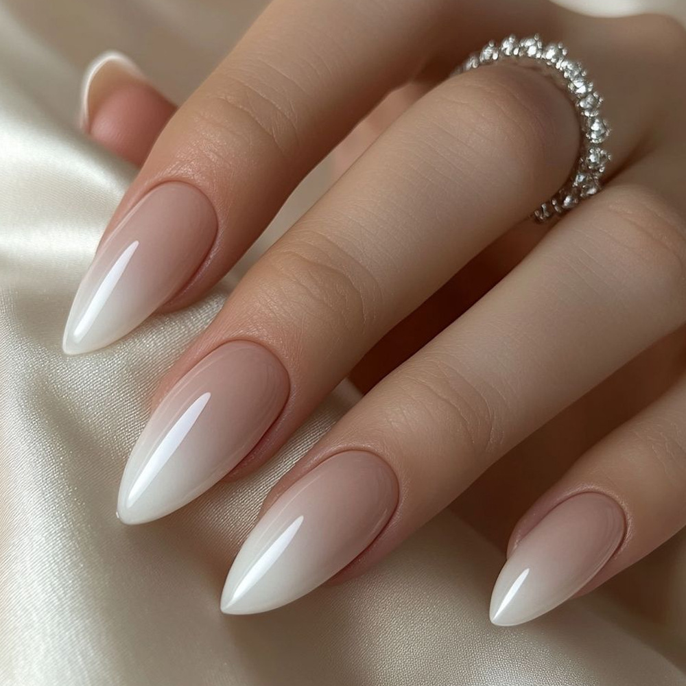 Manicura de almendras de longitud media simple Parche de uñas postizas gradiente gris y blanca Venta caliente transfronteriza al por mayor