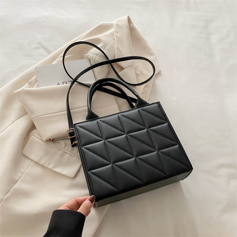 Nuevo hilo de bordar de alta gama, estilo occidental, pequeño bolso cuadrado portátil, moda coreana femenina, bolso de mensajero de un solo hombro