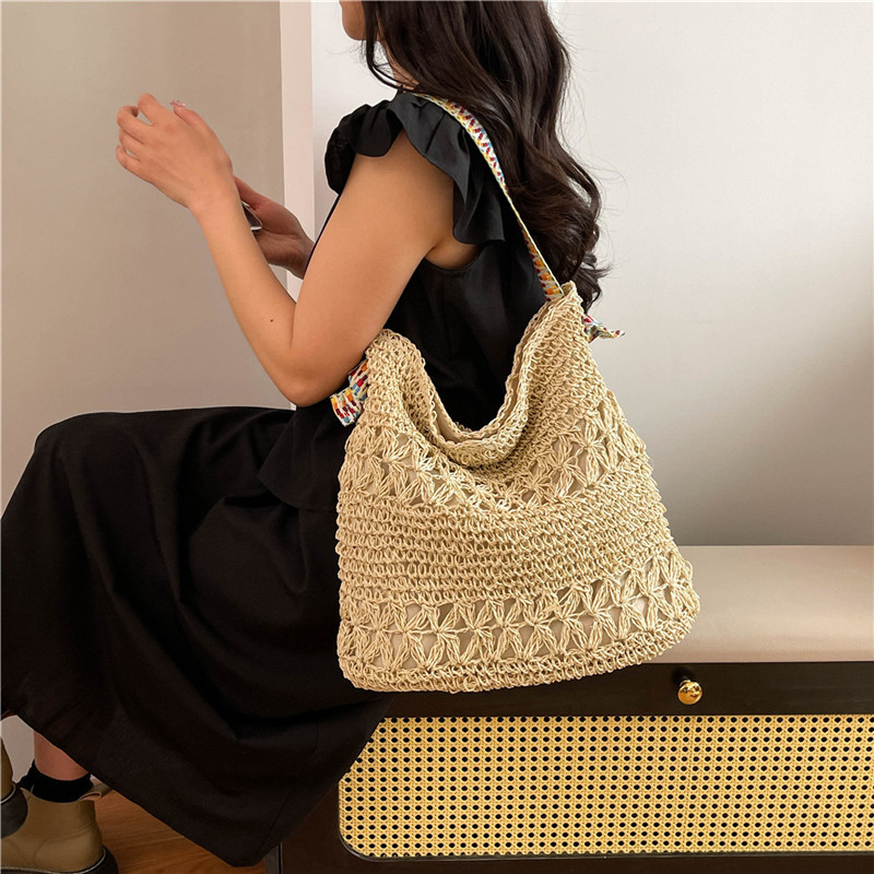 Straw capacious ethnic shoulder bag