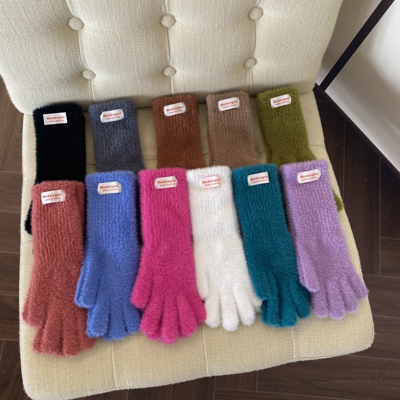 Soft and fluffy fingerless gloves for winter, minimalist and cute, solid color, long wrist warm, suitable for women in autumn and winter.
