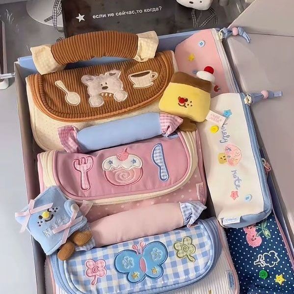 小紅書と同じスタイルのストロベリーロールマカロンペンバッグ、高価値、大容量の女の子用化粧品バッグ、ポータブル収納バッグ|undefined
