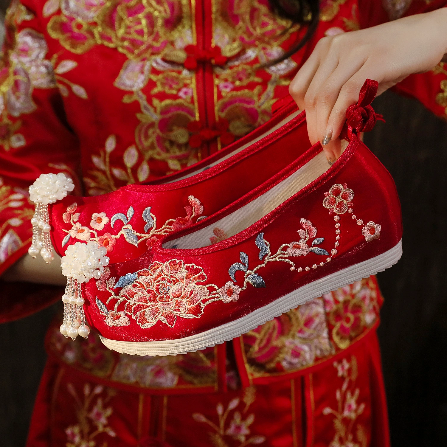 [Пион] Весна и осень Новые туфли ханьфу с кисточками, туфли с вышивкой в старинном стиле, свадебные туфли Xiuhe, китайский стиль, увеличение внутреннего роста