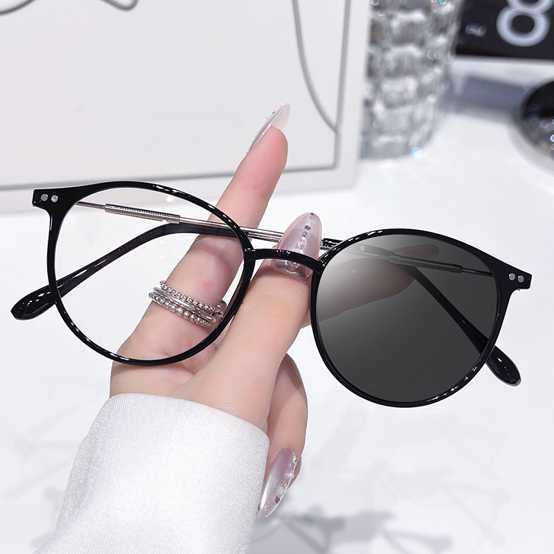 New Anti-Blue Light Glasses, Ultra-Light Pure Cold Tea-Colored Flat Glasses, Plain Glasses Frames, Photochromic Flat Glasses