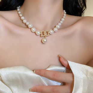 European and American French Fashion Pearl Letter Necklace Women's Fashion Light Luxury High-end Temperament Clavicle Chain Cyber Celebrity Necklace Jewelry