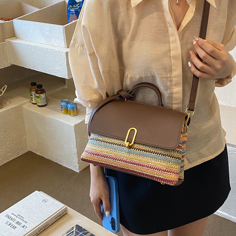 Bolso de paja de verano para mujeres 2026 nuevo estilo de moda bolso de hombro de mano sensación diaria lujoso ligero versátil mochila