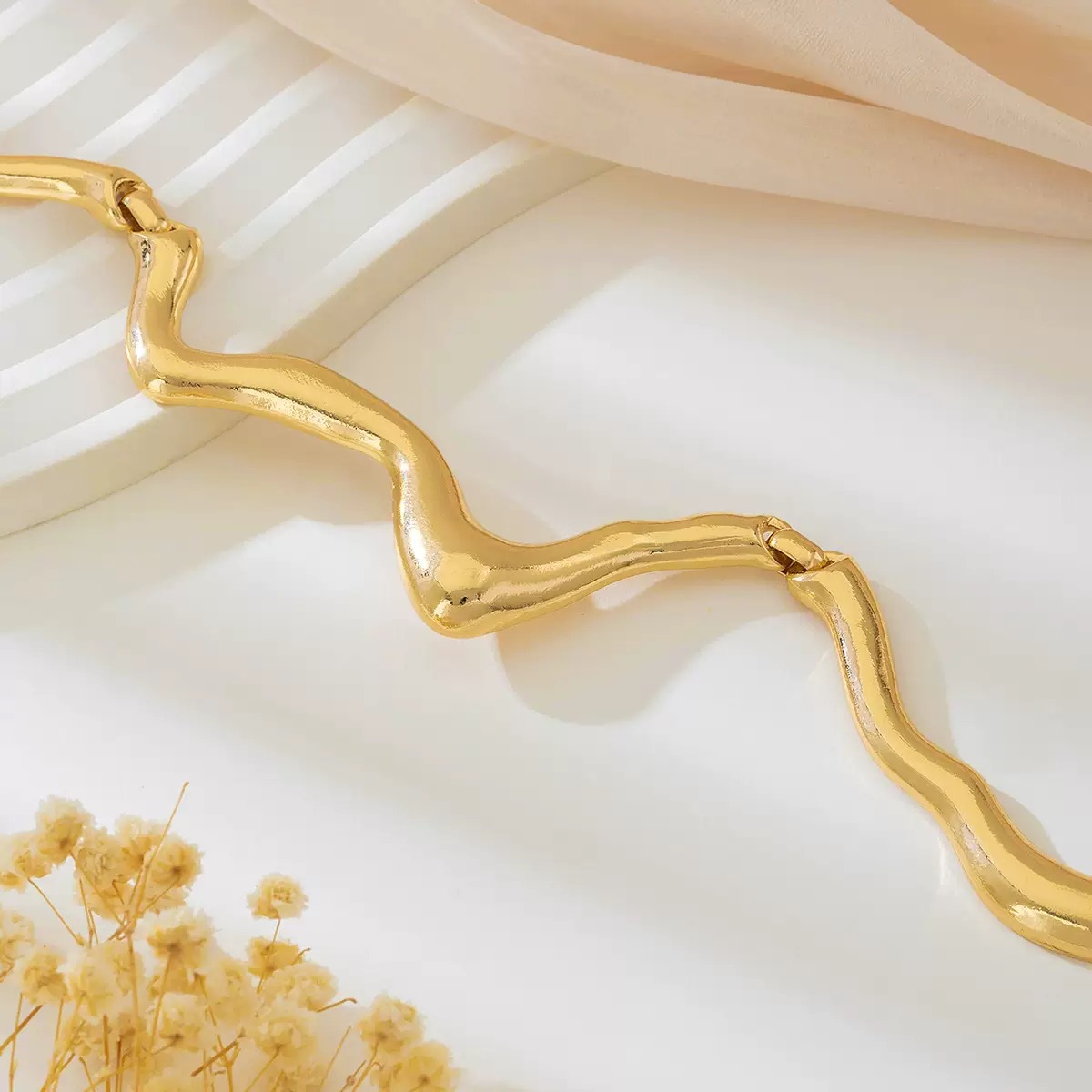 Europa y América de moda transfronteriza personalidad exagerada de metal pesado de Oriente Medio irregular dorado collar de mujer ondulada