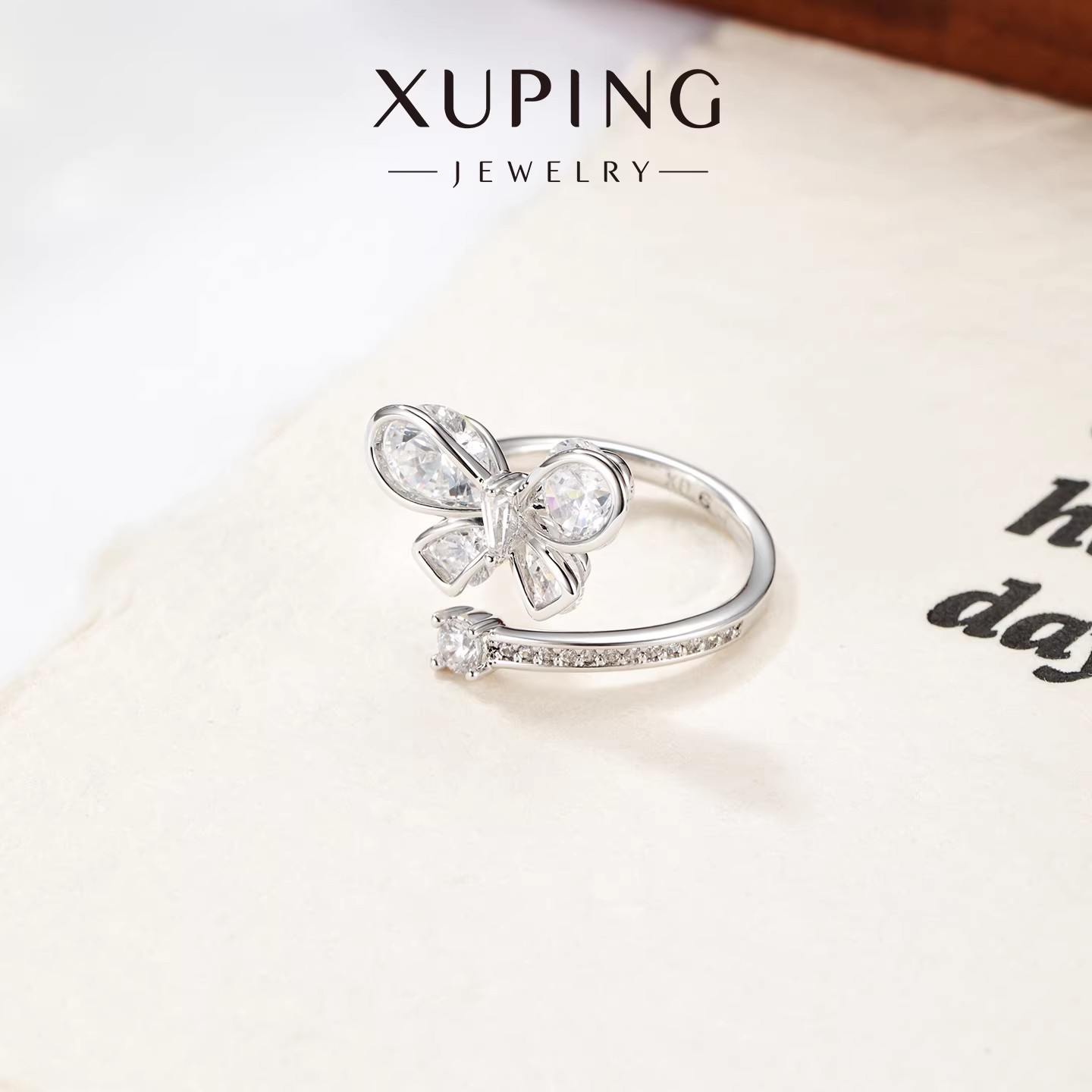 Xuping anillo de joyas artificiales elegante y dulce anillo de abertura de mariposa de aleación de cobre chapado en blanco joyería de mujer