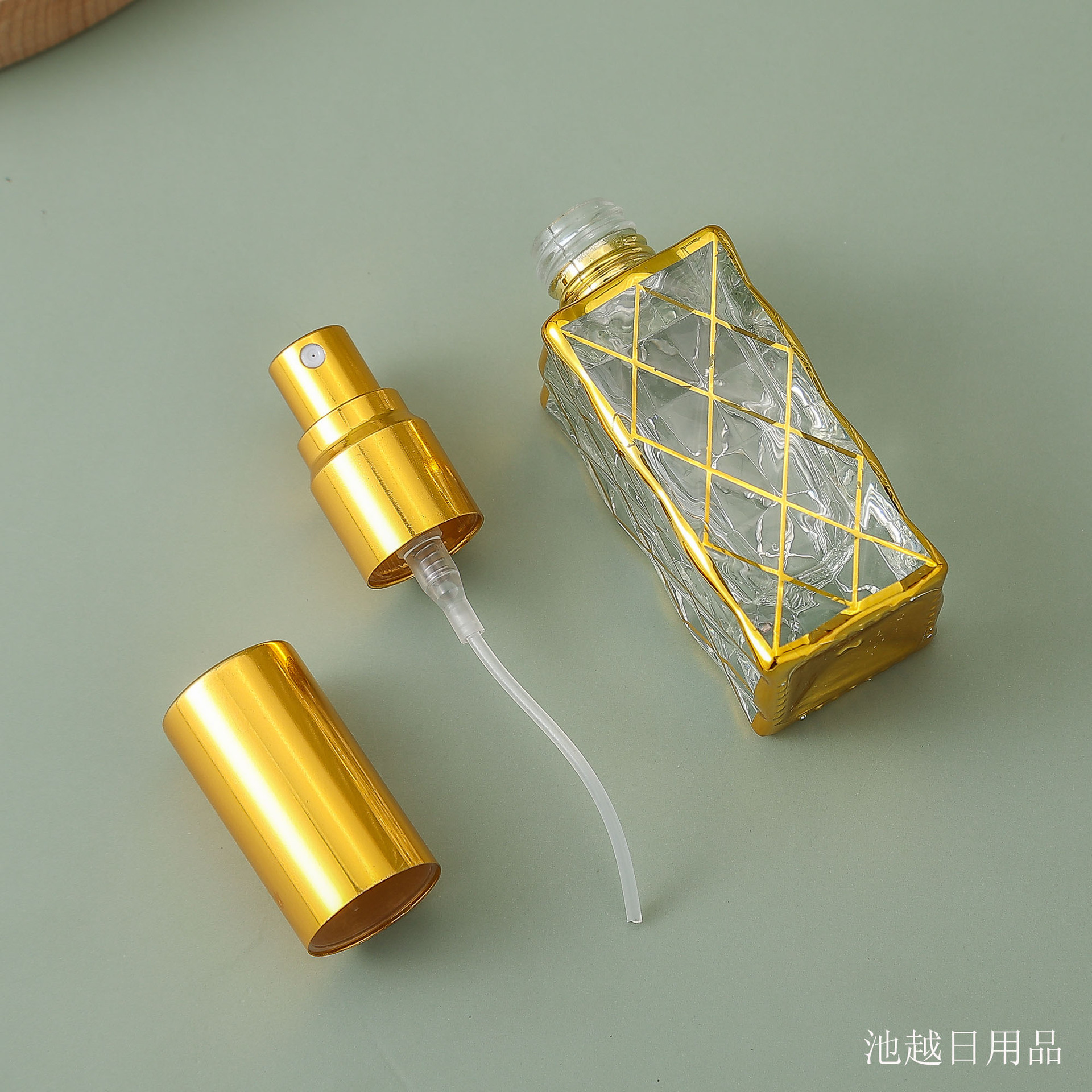 Botella de perfumes de 10ml botella de vidrio de muestra de pulverización de compresión de alta calidad botella de cosméticos de viaje portátil cuadrada
