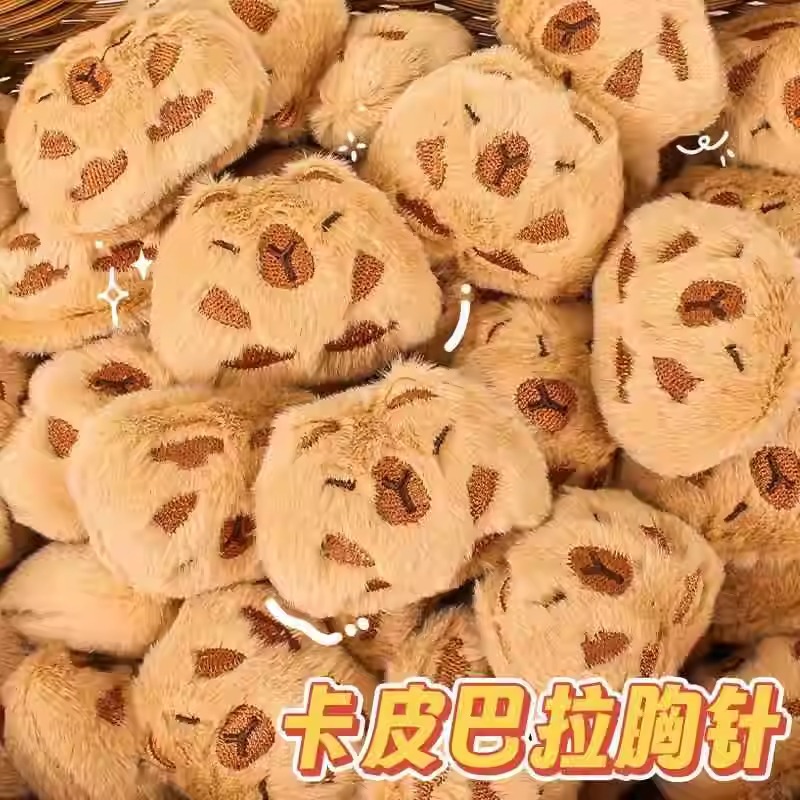 Capibara peluche pequeño colgante bolso muñeca broche muñeca adorable muñeca máquina peluche accesorios bolsas de pluma al por mayor