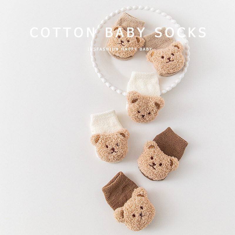 Hombres y mujeres bebé bebé coral vellón otoño nuevos calcetines de piso para recién nacidos 0-3 años antideslizantes engrosados y cálidos otoño e invierno