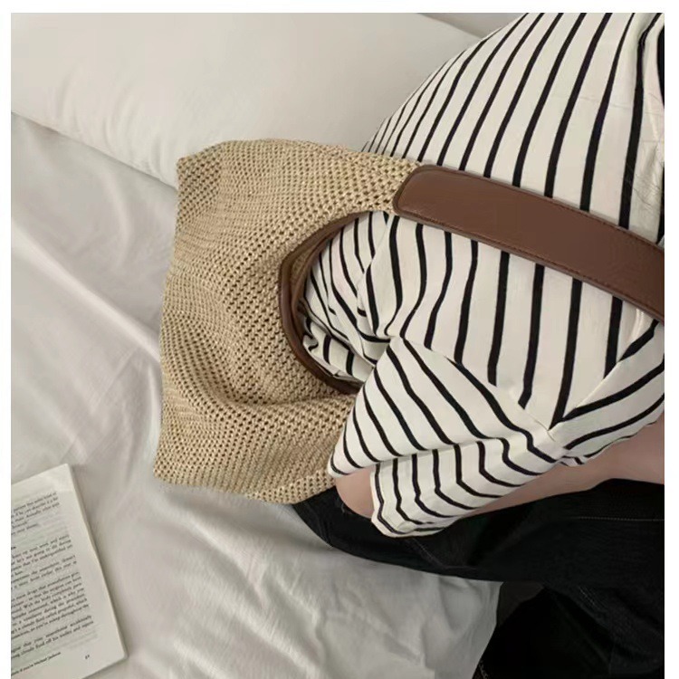 Handgevlochten rotan schoudertas met lederen afwerking_voghion.com