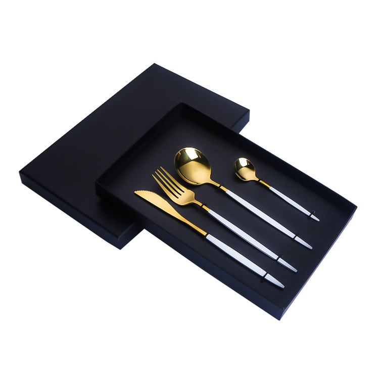 Cuchillo, tenedor y cuchara portugueses al por mayor transfronteriza traje de acero inoxidable Chapado en titanio de oro vajilla occidental cuchillo de carne y tenedor conjunto de 4 piezas