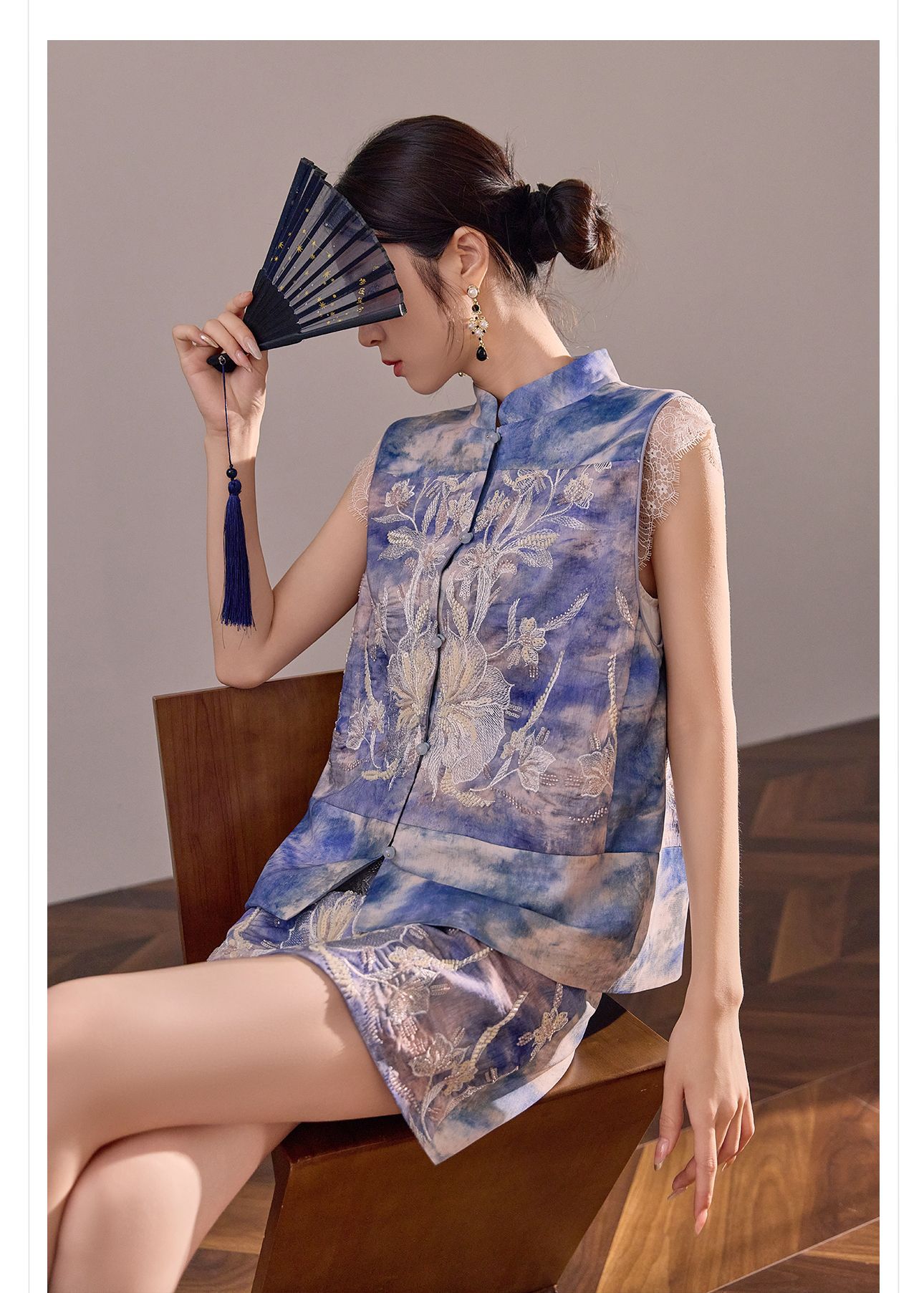 Bộ vest chân váy cổ đứng thêu họa tiết nặng cao cấp mùa hè ZX N6005 — áo vest màu vàng, váy màu vàng, váy xanh chi tiết 4