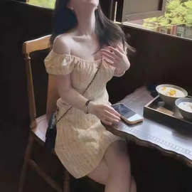 法式气质方领泡泡短袖碎花连衣裙女夏季大码胖mm度假风显瘦包臀裙