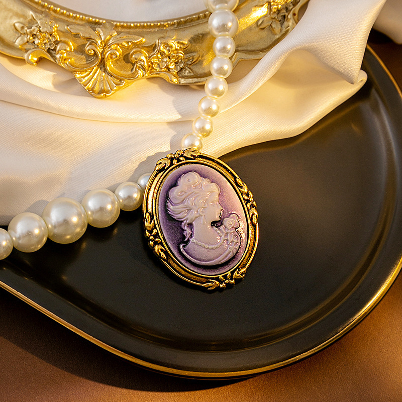 Broche camafeo vintage para mujer estilo medieval retrato_voghion.com