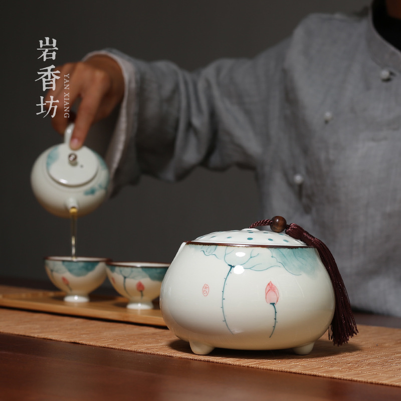 Winjiang pintado a mano estilo de tinta de loto tetera de cerámica borla de tamaño pequeño y mediano té sellado almacén de almacenamiento tetera 3