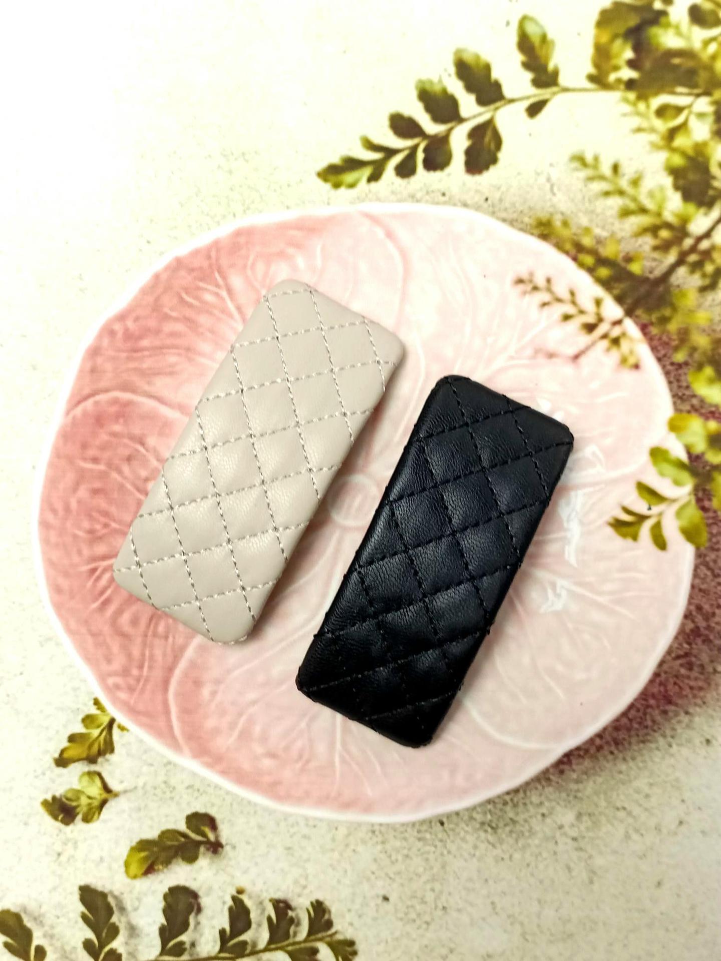 BA230702-9.1x3.8cm方格绣花PU皮发夹-IM