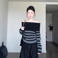 小香风黑灰条纹一字肩毛衣针织衫女早秋季流行穿搭高级感短款上衣