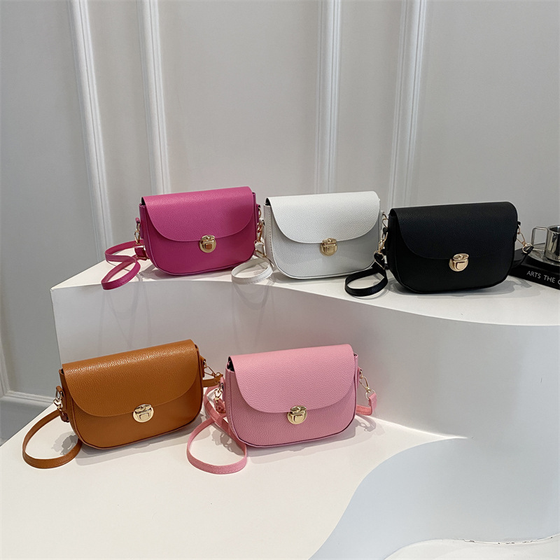 국경 가방 여성의 2025 봄과 가을 간단한 명암 컬러 잠금 휴대 전화 가방 단일 어깨 크로스 반원 변경 여성 가방