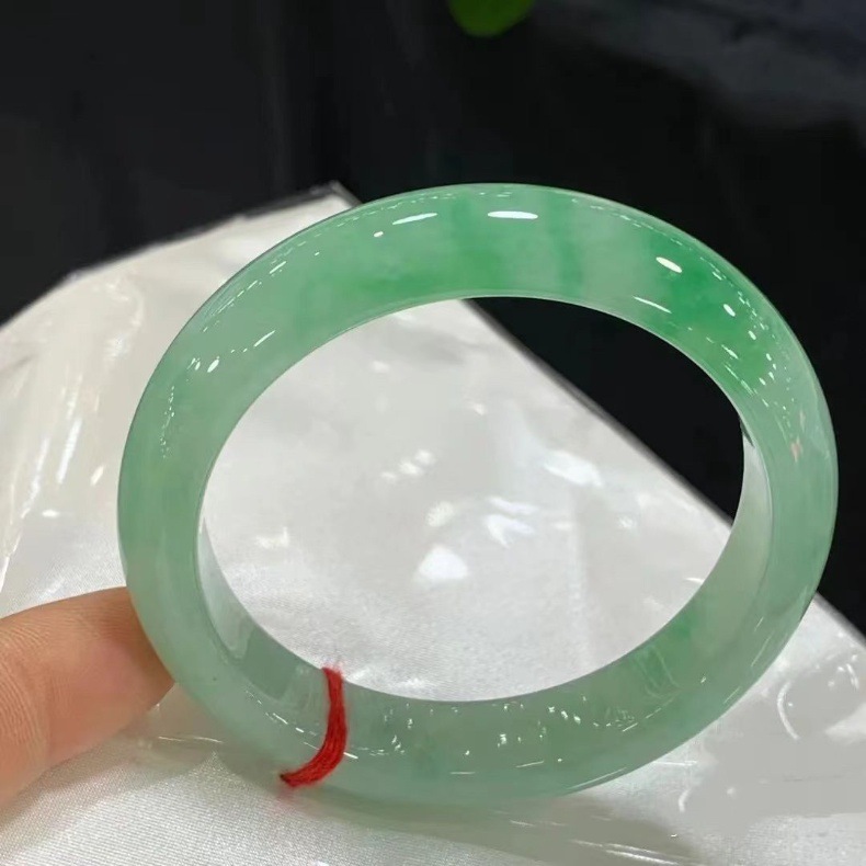 Vòng tay ngọc bích băng tự nhiên màu xanh dương Miến Điện cao cấp có giấy chứng nhận chi tiết 3