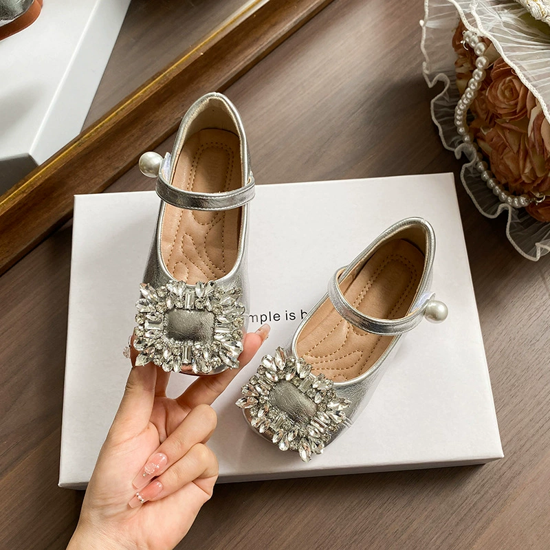 Кожаные туфли для девочек 2024 новые весенние и осенние детские кроссовки для девочек