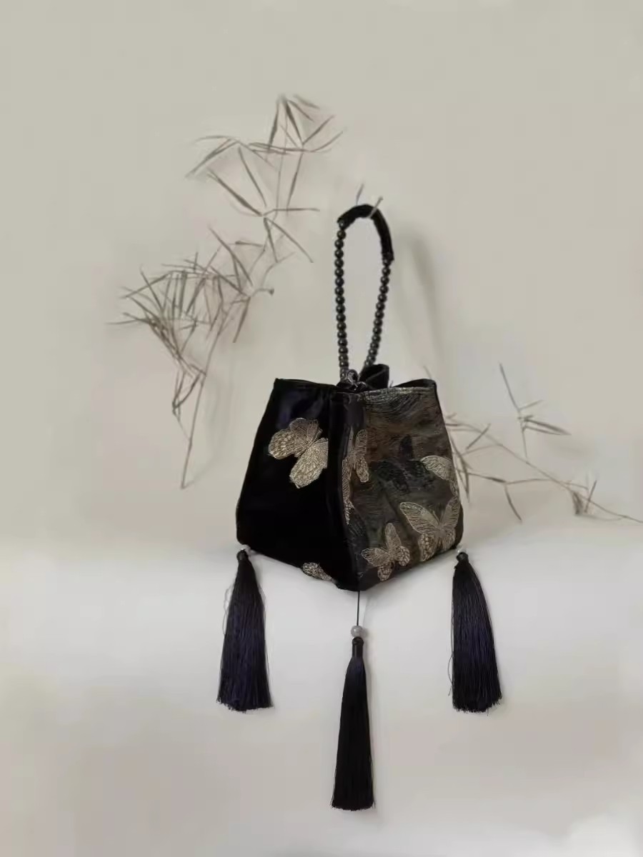 Gold Plated Butterfly Embroidery Tassel Shoulder Bag For Women_voghion.com