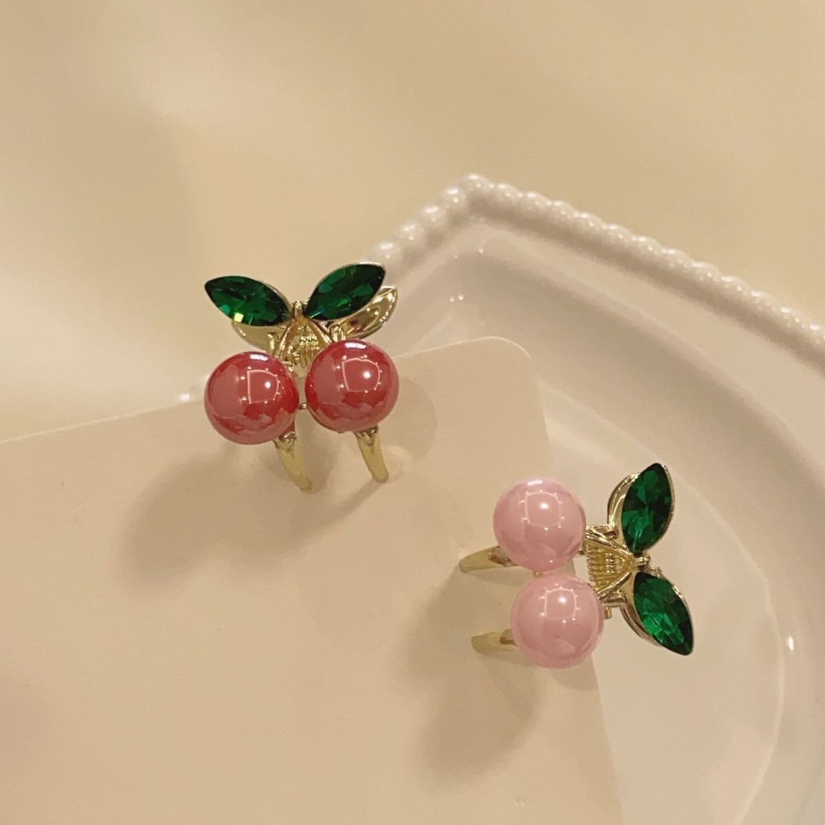 6g Weight Hair Claws Hair Accessories Type 1 Piece Quantity Holiday, Street Occasion Imitation Pearl Material Cherry Pattern All Seasons Season Women's Gender Cute, Sweet Style Cute Sweet Women's Cherry Imitation Pearl Hair Claws 23