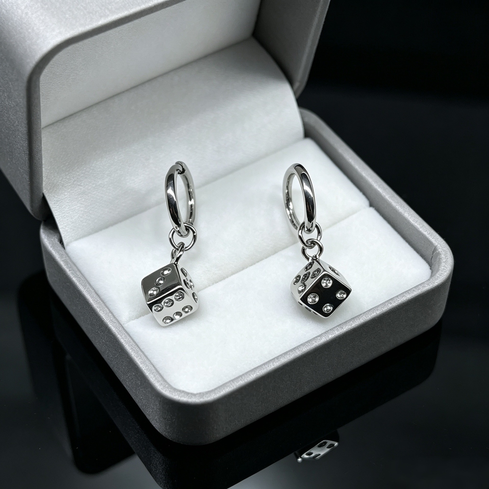 Minimalist style three-dimensional dice earrings, silver acrylic cube earrings, stainless steel hoops, sweet and cool accessories for trendy girls