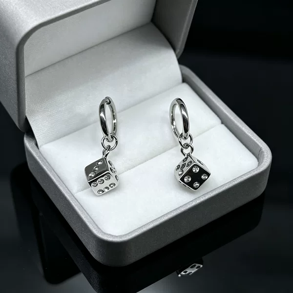 Minimalist style three-dimensional dice earrings, silver acrylic cube earrings, stainless steel hoops, sweet and cool accessories for trendy girls