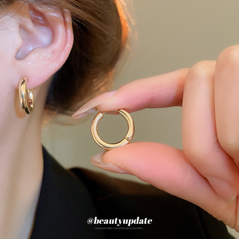 Pendientes brillantes redondos de lujo ligero europeos y americanos Pendientes de temperamento de moda retro Pendientes de todo fósforo de personalidad femenina