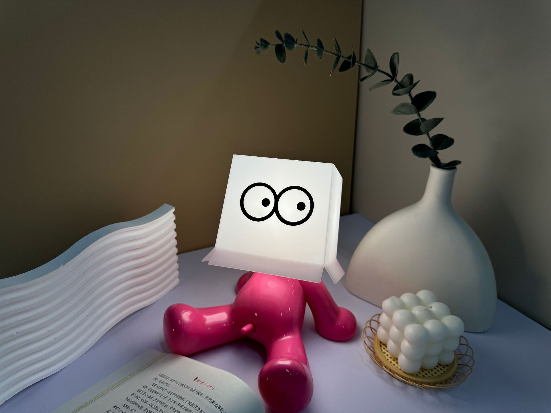 Sentado tímido niño lámpara de escritorio cara cuadrada tímida lámpara de noche regalo de carga creativa divertida lámpara de cabezal de cama divertida