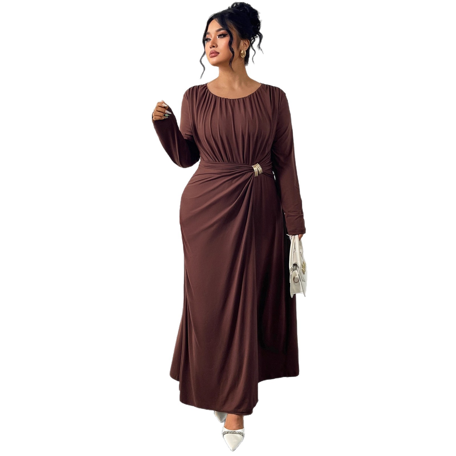 This autumn and winter new coffee-colored dress is a plus-size European and American women's dress with a round neck, long sleeves, a cinched waist and pleated design