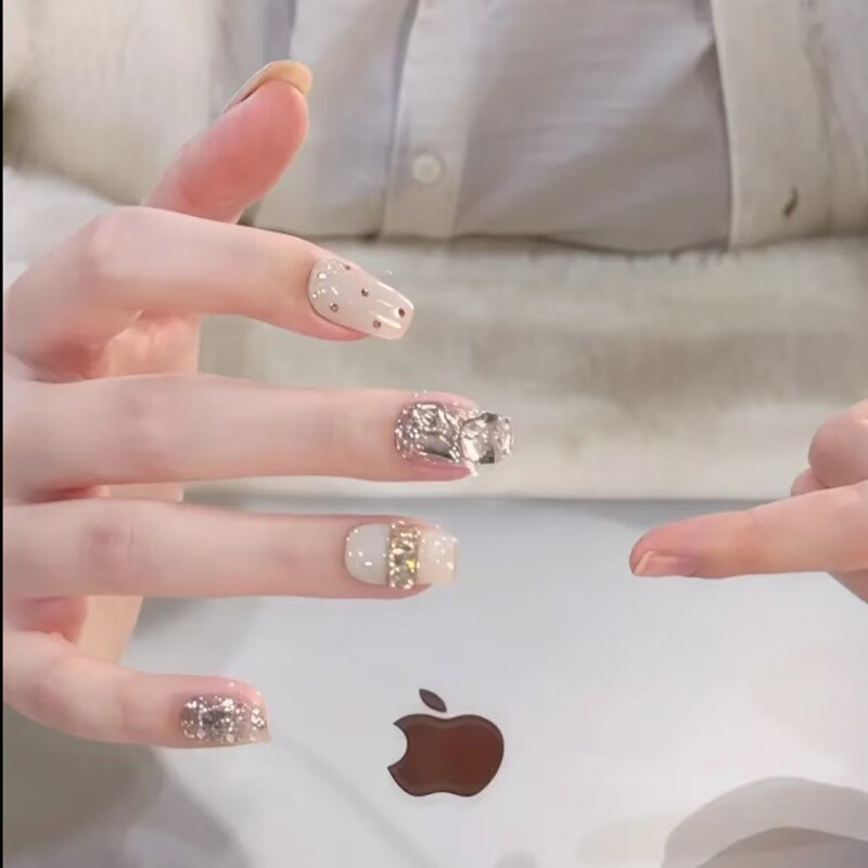 【Tender Tofu】White Polka Dot Rhinestone High-Quality Nail Tips That Enhance Complexion, Handmade Wearable Nail Pieces for the New Year 【Tender Tofu】White Polka Dot Rhinestone High-Quality Nail Tips That Enhance Complexion, Handmade Wearable Nail Pieces for the New Year