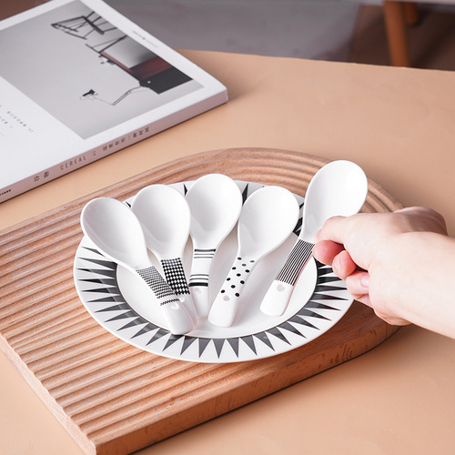 Hepburn-style ceramic chopsticks, simple white model, not prone to mildew, non-deformation, high temperature resistance, five pairs and ten pairs set