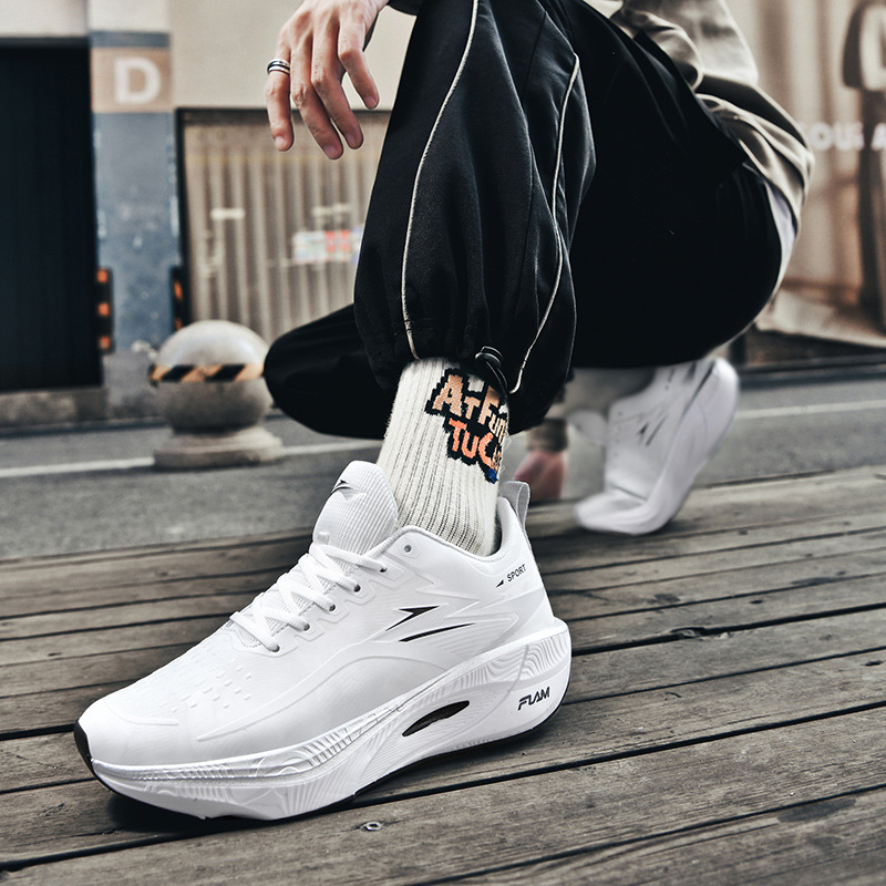 Otoño y invierno zapatos de cuero nuevos zapatos de hombre tablero de carbono super ligero elástico zapatos de pareja zapatos de carrera juvenil zapatos de prueba física