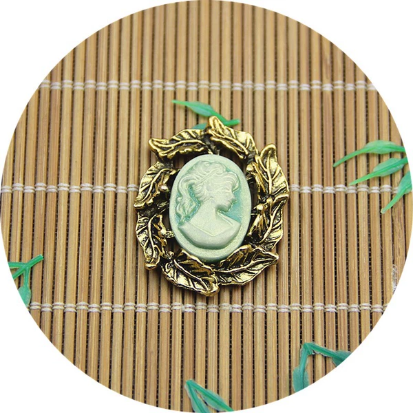 Green Beauty Head (Ancient Gold)