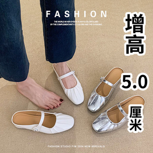 ��Ƥ����ЬŮ���⴩�߼��¿�Ѓ�����һ�Ű��^���^202������ŮЬ