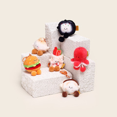 オリジナルのminiスナックは足のぬいぐるみのキーホルダーを引っ張ります。
