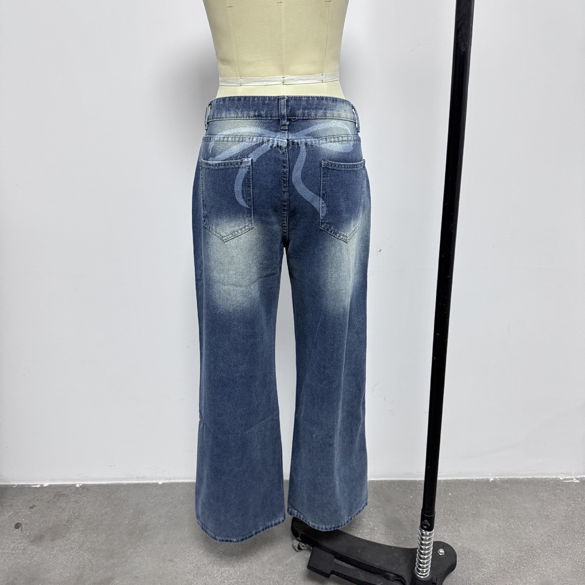 pantalon Taille basse femme vu de dos